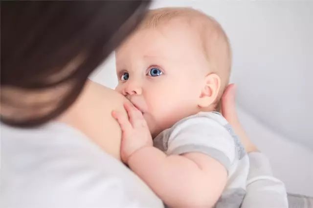哺乳期患上乳腺炎，可能是疏忽了这六大细节！艾玛妇产